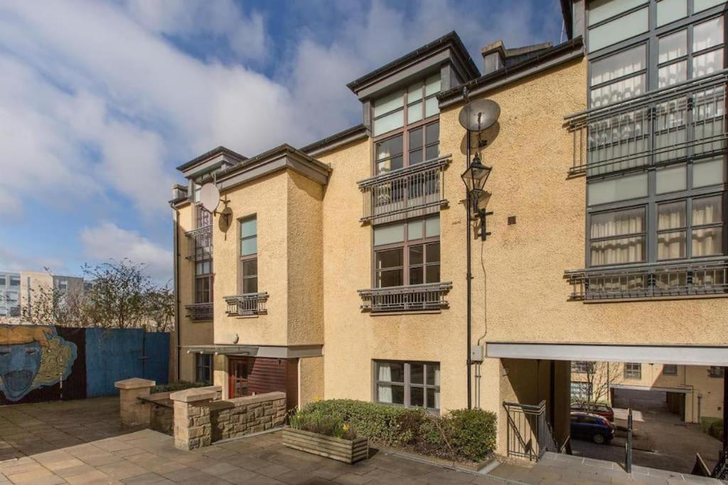 Next To The Palace And Royal Mile With Parking エディンバラ エクステリア 写真