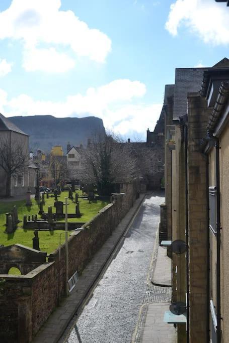 Next To The Palace And Royal Mile With Parking エディンバラ エクステリア 写真