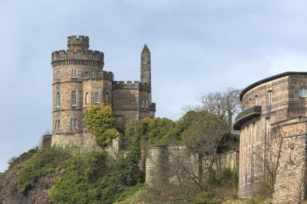 Next To The Palace And Royal Mile With Parking エディンバラ エクステリア 写真